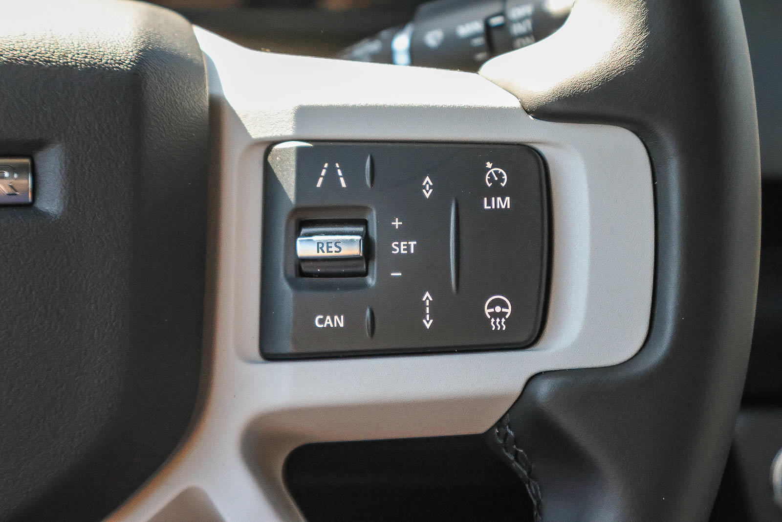 New 2026 Land Rover Defender 110 X-Dynamic SE AWD/4WD image 34