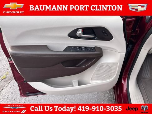 Used 2021 Chrysler Pacifica Touring-L w/ Premium & Safety Sphere Group AWD/4WD image 10