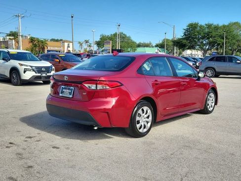 Used 2025 Toyota Corolla LE FWD image 5