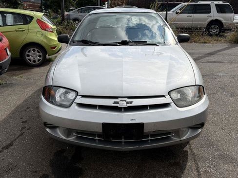 Used 2005 Chevrolet Cavalier Sedan w/ Preferred Equipment Group FWD image 3
