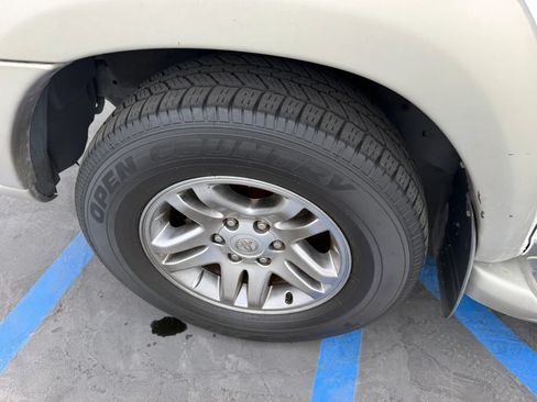 Used 2004 Toyota Sequoia SR5 RWD image 33