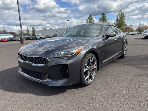 Used 2018 Kia Stinger GT1 image 3
