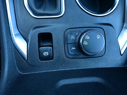 Used 2023 Chevrolet Traverse LT image 29