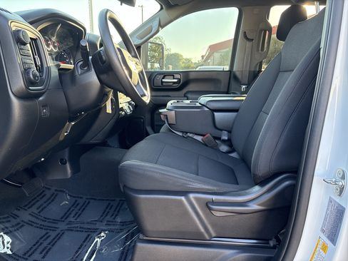 Used 2022 Chevrolet Silverado 2500 Custom w/ Custom Convenience Package AWD/4WD image 12