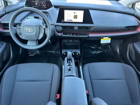 Used 2025 Toyota Prius Plug-In Hybrid image 12