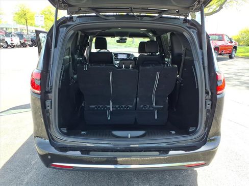 Used 2025 Chrysler Pacifica Select FWD image 29