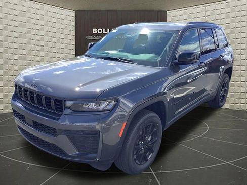New 2026 Jeep Grand Cherokee Altitude AWD/4WD image 4