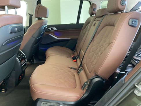 Used 2025 BMW X7 xDrive40i w/ Premium Package image 13