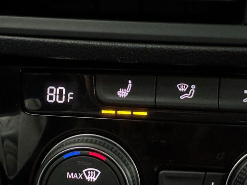 Used 2024 Volkswagen Jetta SE FWD image 5