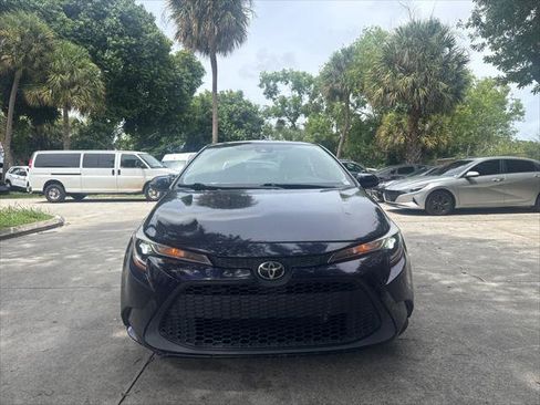 Used 2021 Toyota Corolla LE FWD image 3