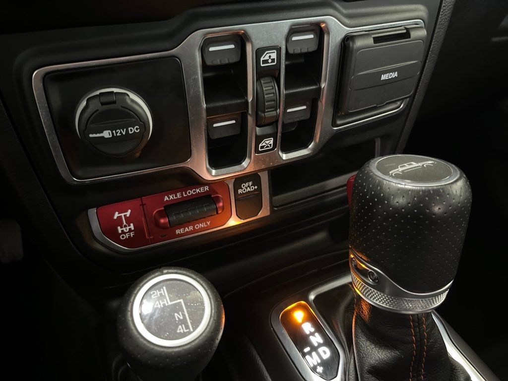 Used 2023 Jeep Gladiator Mojave w/ Cold Weather Group AWD/4WD image 15