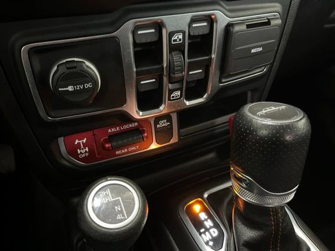 Used 2023 Jeep Gladiator Mojave w/ Cold Weather Group AWD/4WD image 15