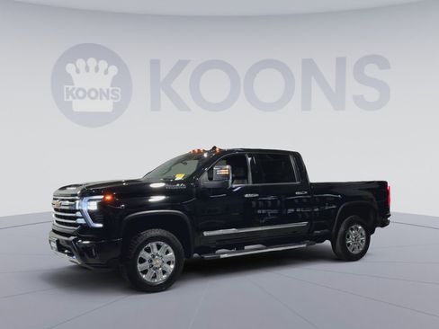 Used 2024 Chevrolet Silverado 2500 High Country w/ High Country Premium Package AWD/4WD image 5
