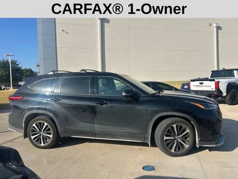 Used 2022 Toyota Highlander XSE AWD/4WD image 2