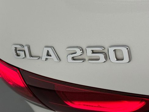 Certified 2021 Mercedes-Benz GLA 250 image 10