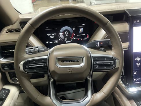 Used 2025 GMC Yukon XL Denali w/ Sun & Power Step Package image 30