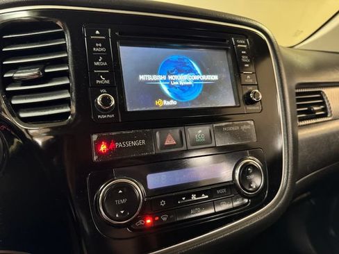 Used 2016 Mitsubishi Outlander SE FWD image 12