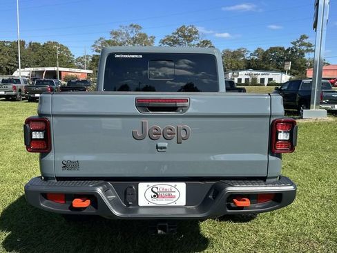 New 2025 Jeep Gladiator Mojave w/ Convenience Group image 4