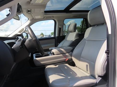 Used 2025 Ford Expedition Active AWD/4WD image 19