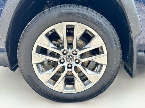 Used 2019 Toyota RAV4 XLE Premium w/ Cold Weather Package AWD/4WD image 31