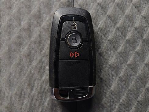 Used 2021 Ford Escape SE image 32