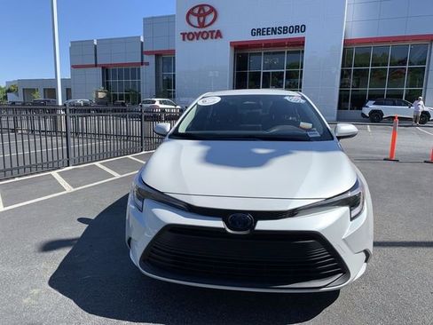 Used 2024 Toyota Corolla LE FWD image 3
