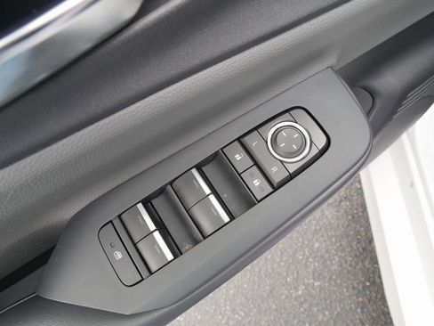 Used 2025 Toyota Prius XLE image 18