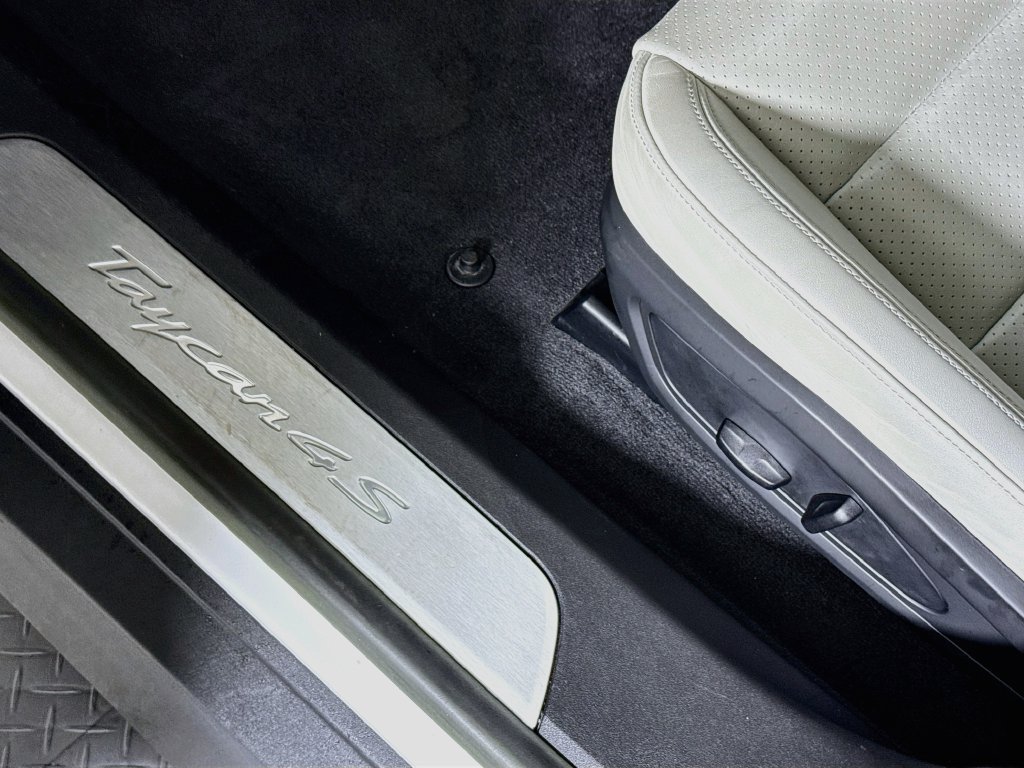 Certified 2023 Porsche Taycan 4S AWD/4WD image 22