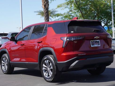 Used 2025 Chevrolet Equinox LT w/ Safety and Technology Package image 3