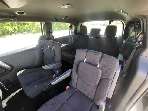 Used 2014 Dodge Grand Caravan SE FWD image 16