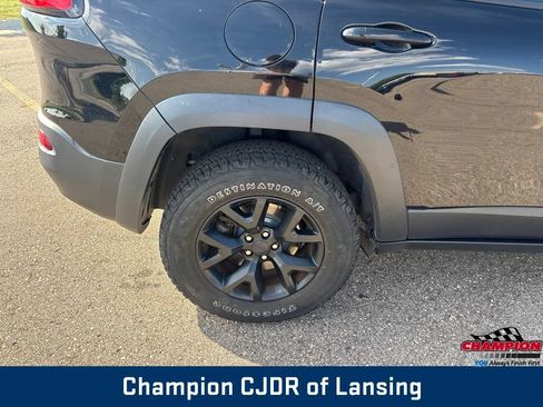 Used 2018 Jeep Cherokee Trailhawk w/ Comfort/Convenience Group AWD/4WD image 37