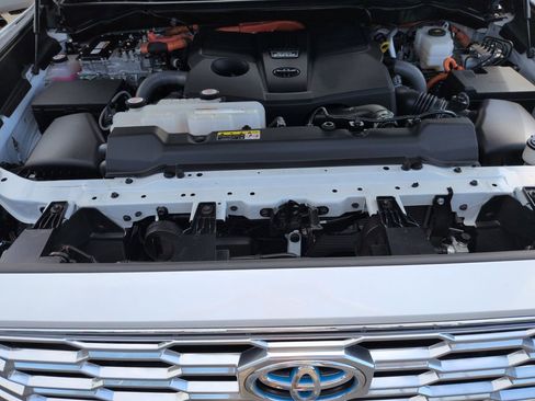 Used 2024 Toyota Sequoia Capstone AWD/4WD image 22