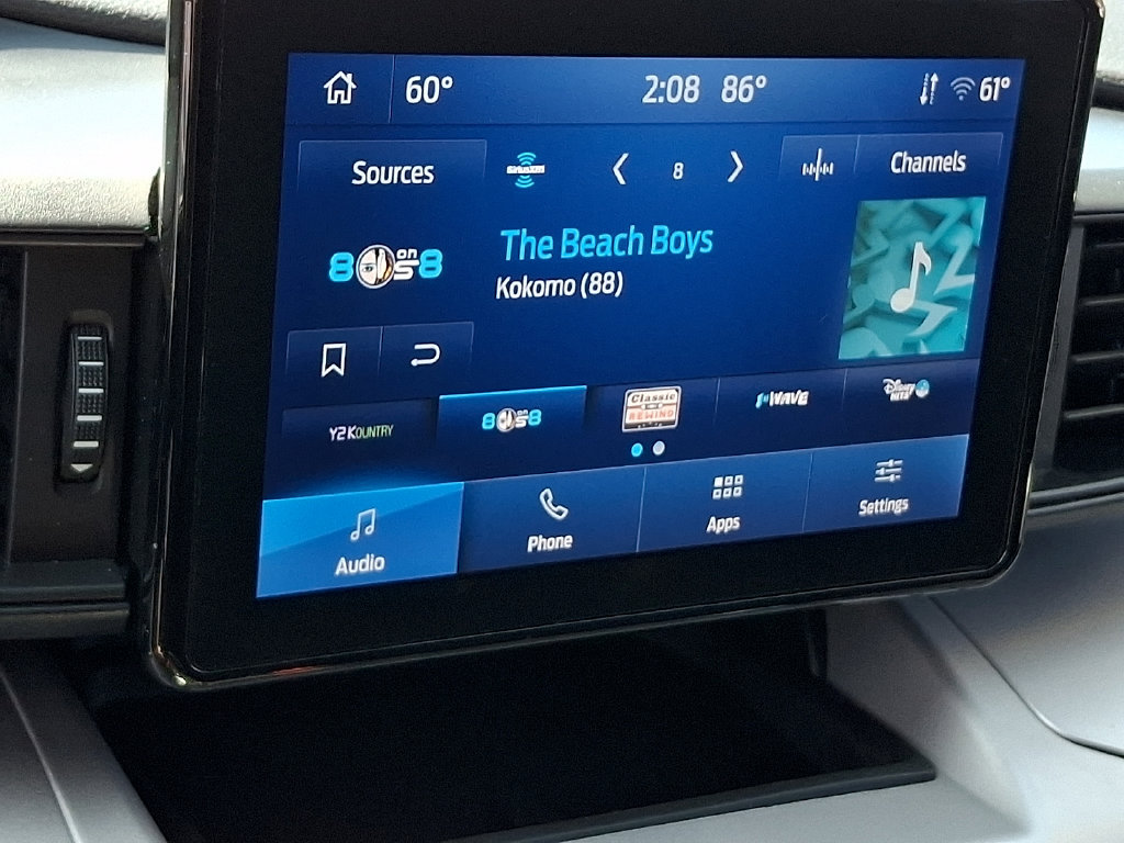 Used 2024 Ford Explorer XLT AWD/4WD image 16