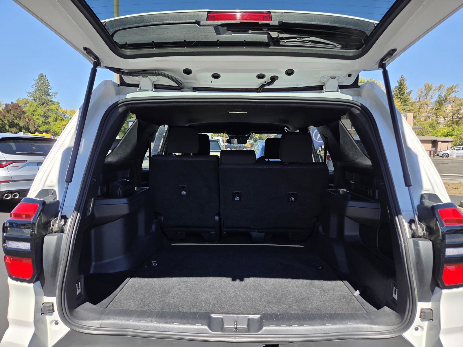 Used 2025 Toyota 4Runner SR5 AWD/4WD image 17