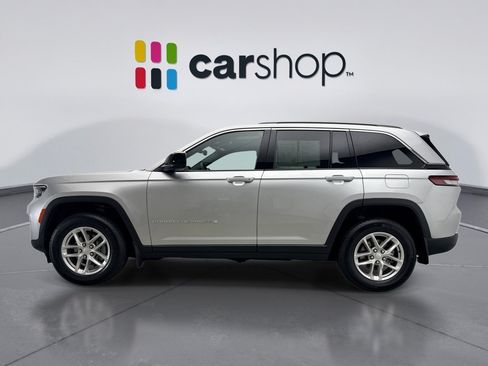 Used 2025 Jeep Grand Cherokee Laredo X w/ Luxury Tech Group I AWD/4WD image 2