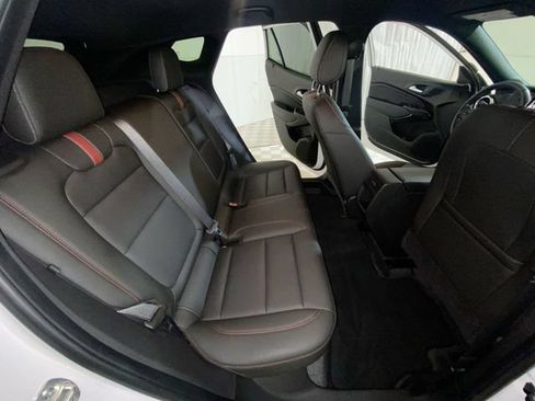 Used 2025 Chevrolet Trax RS FWD image 31