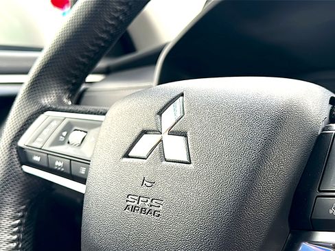 Used 2023 Mitsubishi Outlander SE FWD image 30