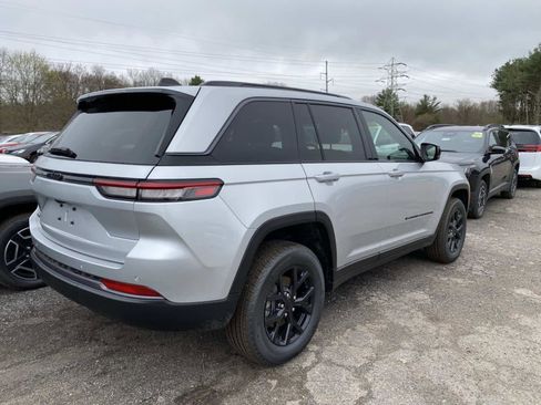 New 2026 Jeep Grand Cherokee Altitude image 3