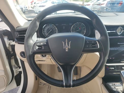 Used 2022 Maserati Quattroporte Modena image 16