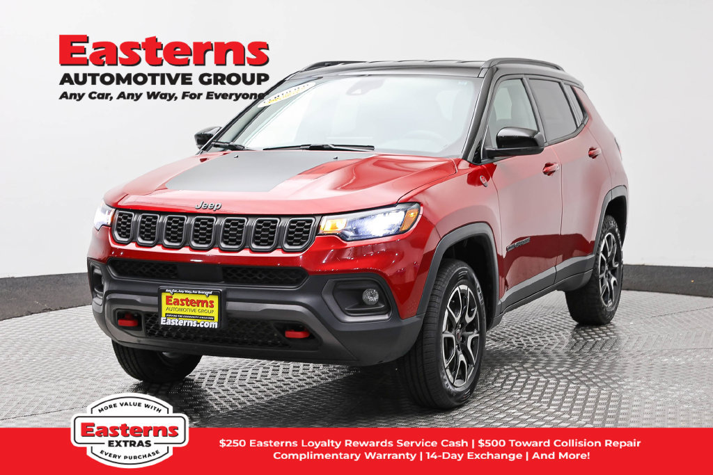 Used 2025 Jeep Compass Trailhawk AWD/4WD image 1