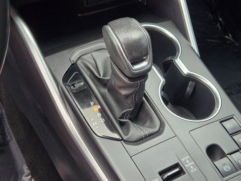 Used 2024 Toyota Highlander LE image 28