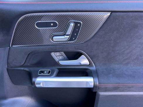Used 2025 Mercedes-Benz GLB 250 image 19
