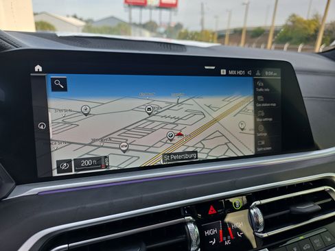 Used 2022 BMW X7 xDrive40i w/ M Sport Package image 25