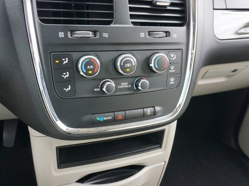 Used 2013 Dodge Grand Caravan SE image 17