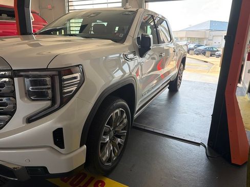 Used 2024 GMC Sierra 1500 Denali w/ Denali Reserve Package AWD/4WD image 5