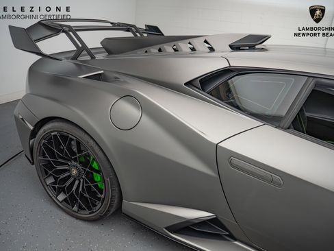 Used 2023 Lamborghini Huracan STO RWD image 7