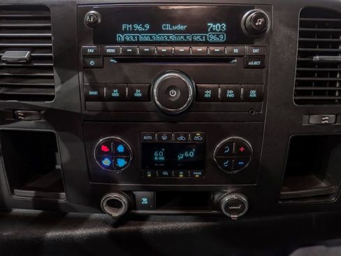 Used 2010 Chevrolet Silverado 1500 LT w/ Regional Value Package image 23