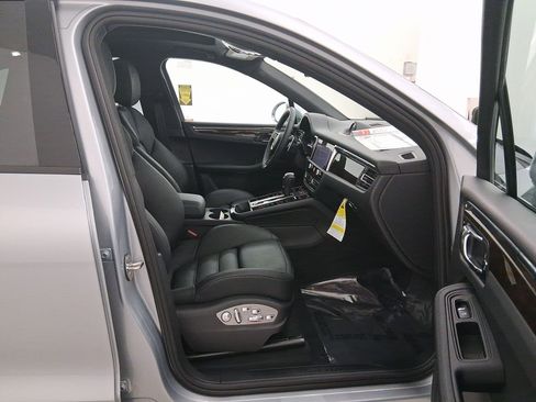 Used 2026 Porsche Macan image 35