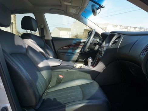 Used 2016 INFINITI QX50 2WD w/ Deluxe Touring Package image 17