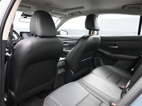 Used 2025 Nissan Sentra SR w/ SR Premium Package image 16